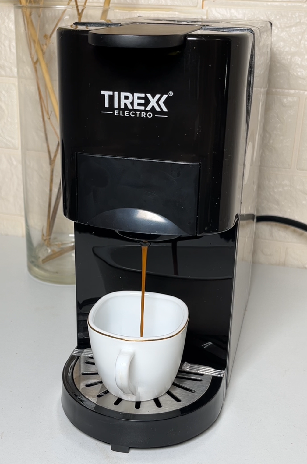 Machine à café TIREX 4 En 1 _ 19 BAR-1450Watt ألة صنع القهوة 4 في 1 من الماركة TIREX العالمية
