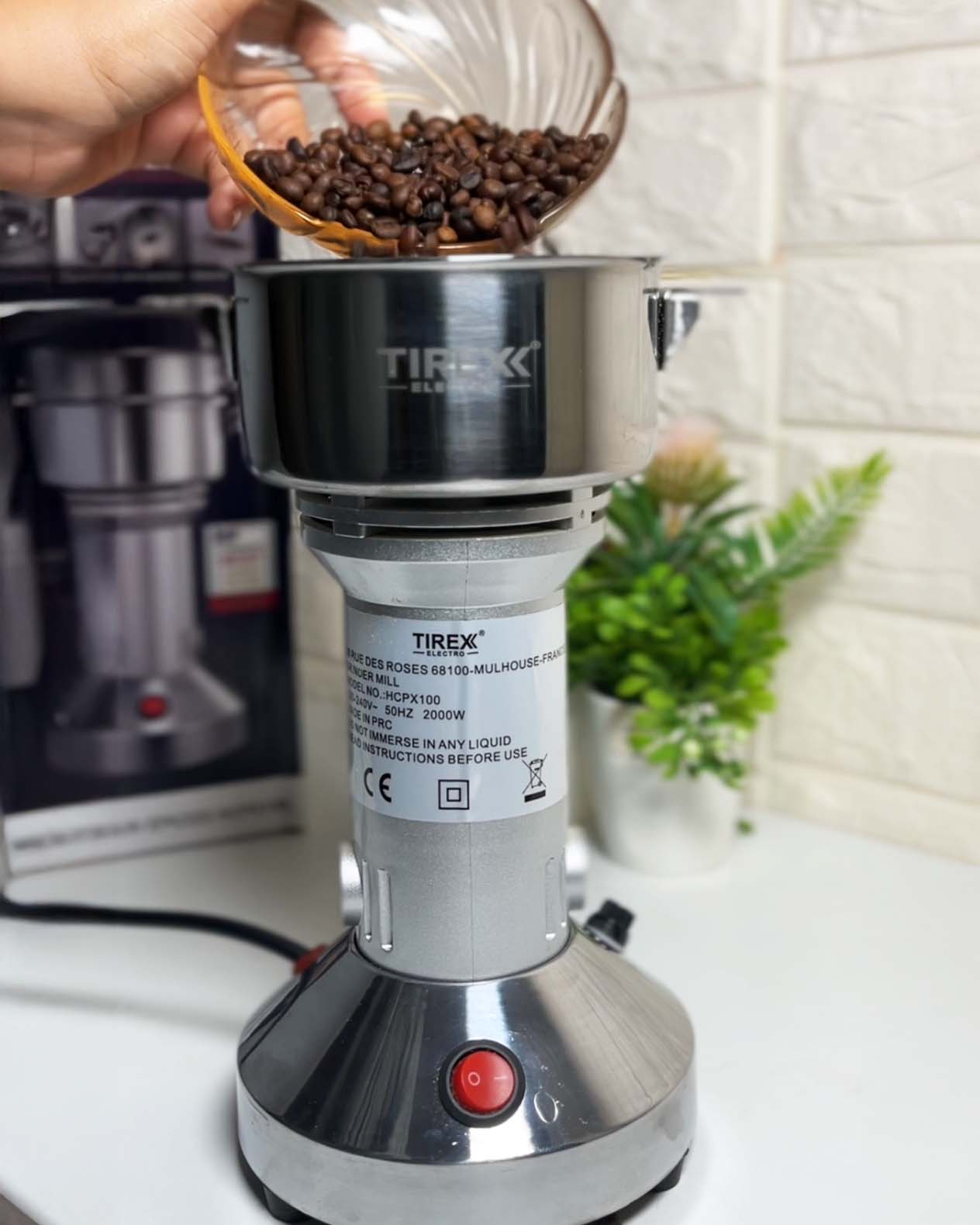 آلة طحن التوابل و المكسرات من الماركة الفرنسية تيراكس MOULIN A EPICE TIREX ELECTRO FRANCAIS