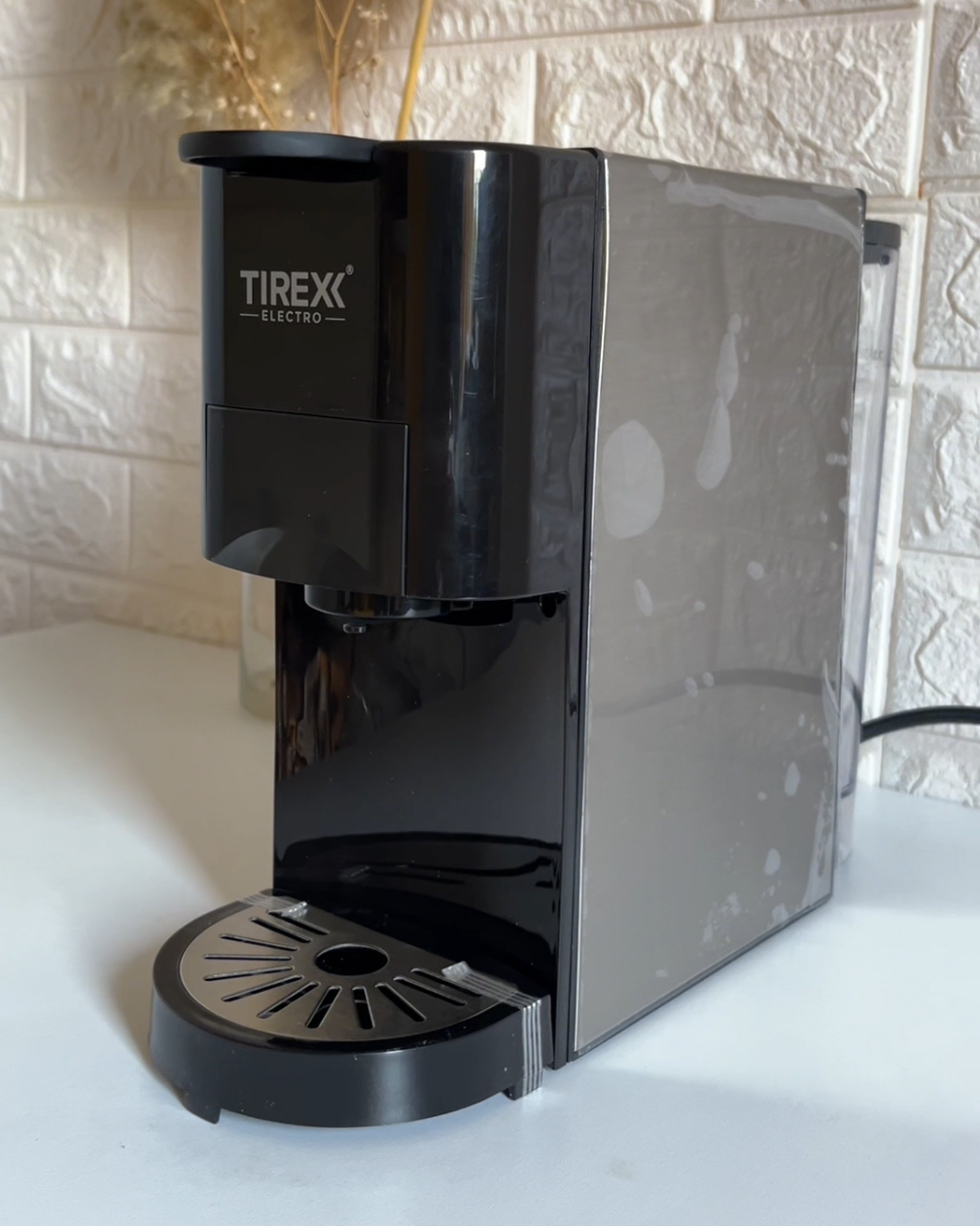 Machine à café TIREX 4 En 1 _ 19 BAR-1450Watt ألة صنع القهوة 4 في 1 من الماركة TIREX العالمية