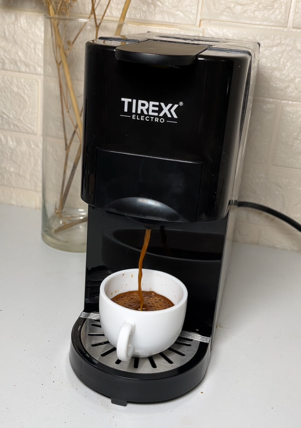 Machine à café TIREX 4 En 1 _ 19 BAR-1450Watt ألة صنع القهوة 4 في 1 من الماركة TIREX العالمية
